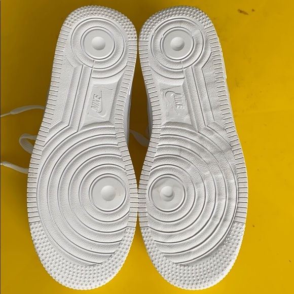 Nike shoes. - Picture 2 of 4